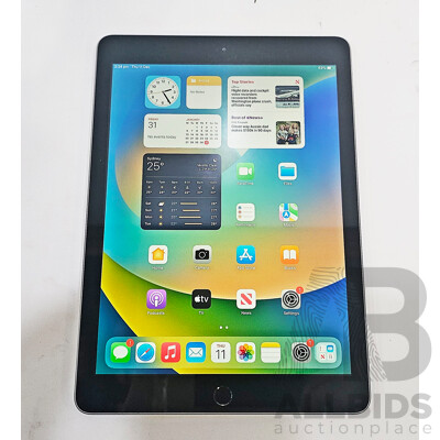Apple (A1822) 9.7-Inch Wifi 32GB IPad (5th Generation)