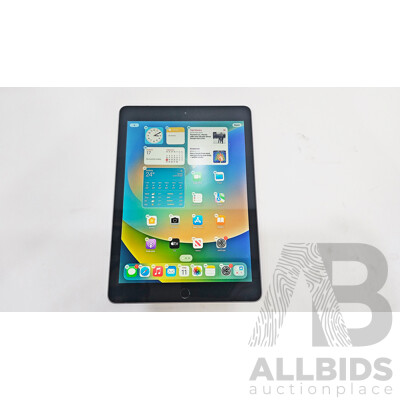 Apple (A1822) 9.7-Inch Wifi 32GB IPad (5th Generation)