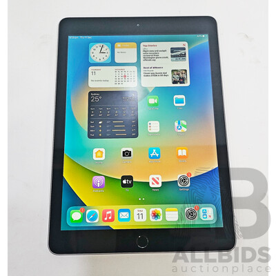 Apple (A1822) 9.7-Inch Wifi 32GB IPad (5th Generation)