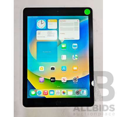 Apple (A1822) 9.7-Inch Wifi 128GB IPad (5th Generation)