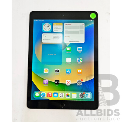 Apple (A1822) 9.7-Inch Wifi 128GB IPad (5th Generation)