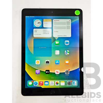 Apple (A1822) 9.7-Inch Wifi 32GB IPad (5th Generation)