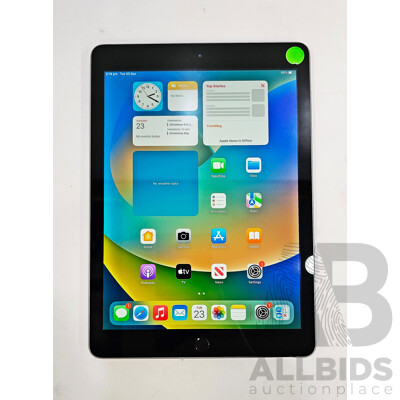 Apple (A1822) 9.7-Inch Wifi 32GB IPad (5th Generation)