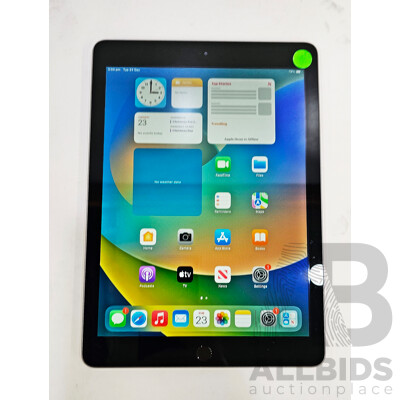 Apple (A1822) 9.7-Inch Wifi 32GB IPad (5th Generation)