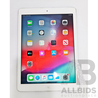 Apple (A1474) 9.7-Inch WIFI 16GB IPad Air