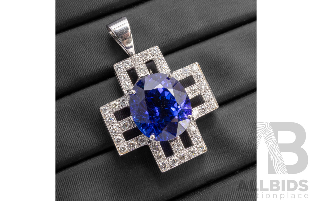 18ct White Gold Tanzanite and Diamond Pendant/Brooch - 11.07gms