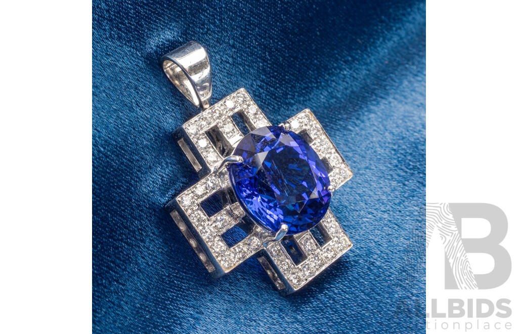 18ct White Gold Tanzanite and Diamond Pendant/Brooch - 11.07gms