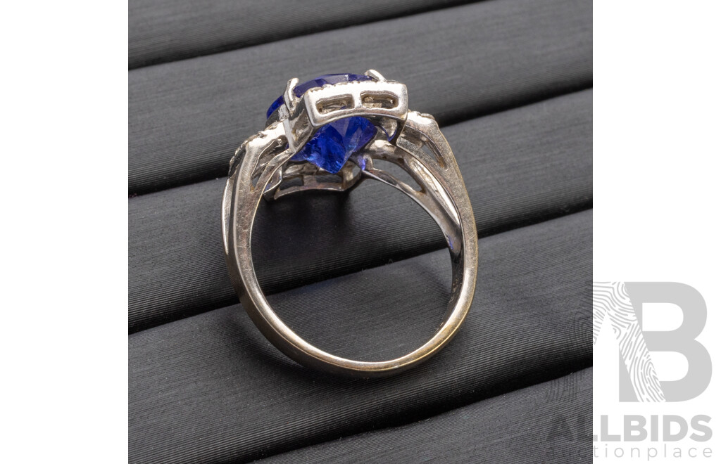 18ct White Gold Tanzanite and Diamond Ring - Size M