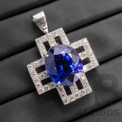 18ct White Gold Tanzanite and Diamond Pendant/Brooch - 11.07gms