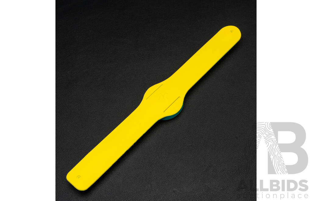 NEW - AIGHT 1am Analogue 42mm Watch with Silicon Wrist Band - green