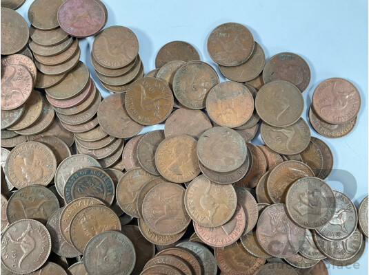 Collection of Australian Pennies, Examples Spanning 1915 to 1964 - Approximately 5.1 Kilograms