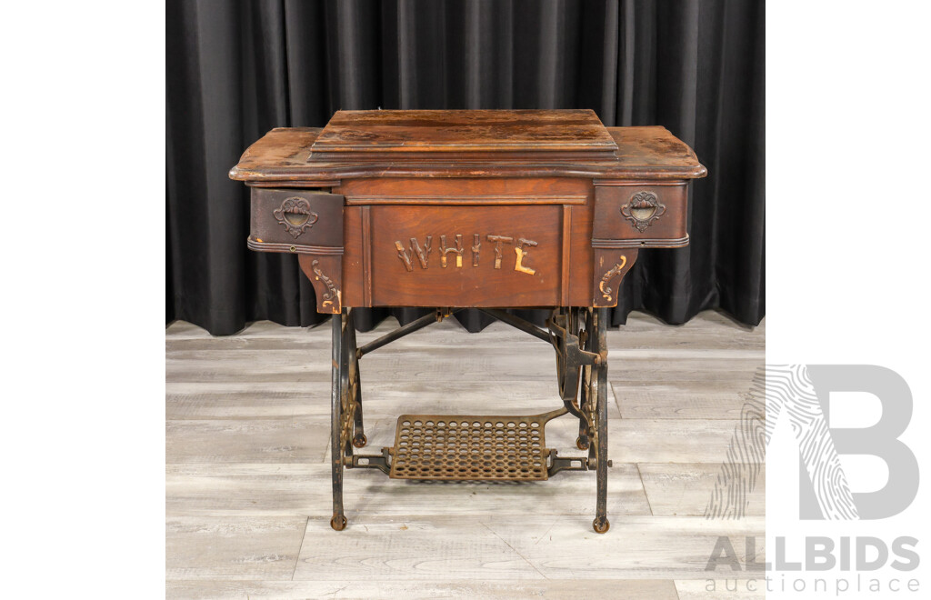 Vintage White Family Rotary Sewing Machine