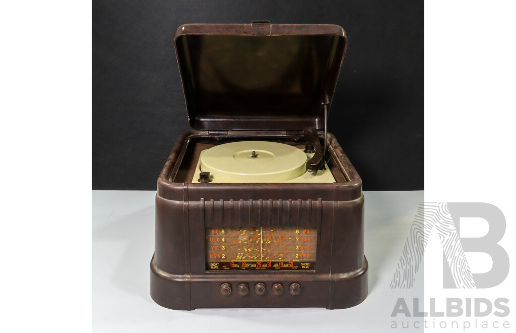 Kriesler 1940's Art Deco Bakelite Table Radiogram