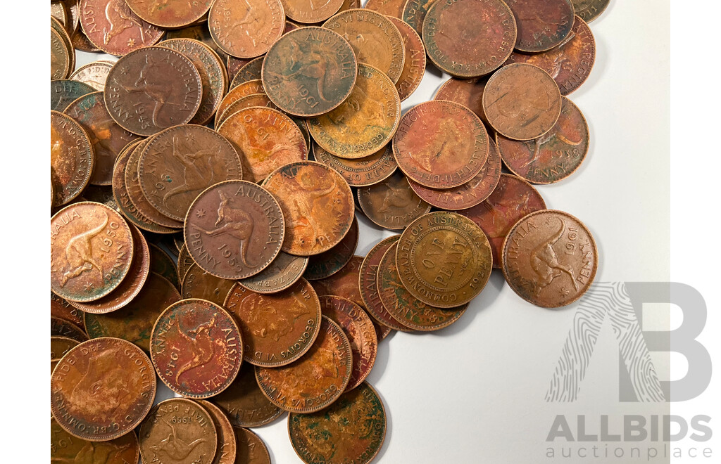 Collection of Australian Pennies and Half Pennies Spanning 1911 to 1963 - Approximately 2.5 Kilograms