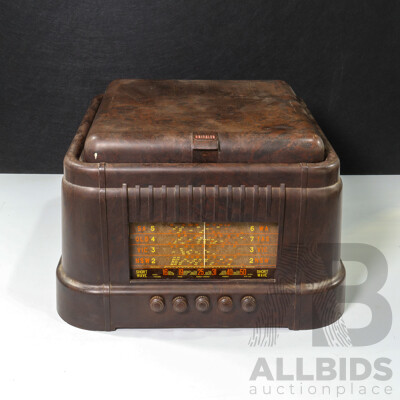 Kriesler 1940's Art Deco Bakelite Table Radiogram