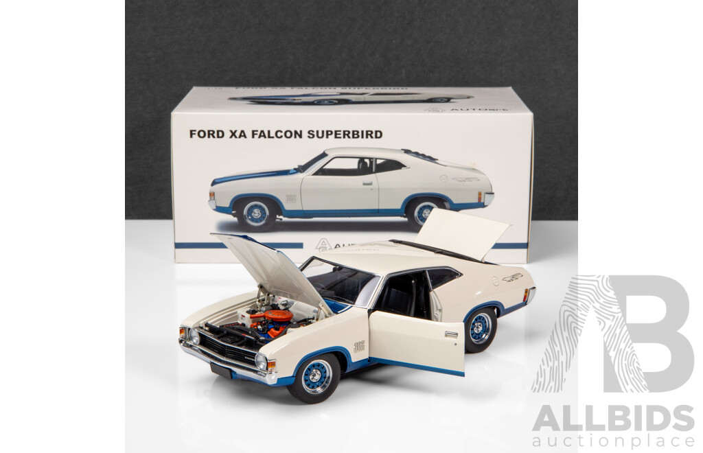 AUTOart 1973 Ford XA Falcon Superbird Coupe Polar White/Cosmic Blue 367/1008 1:18 Scale Model Car