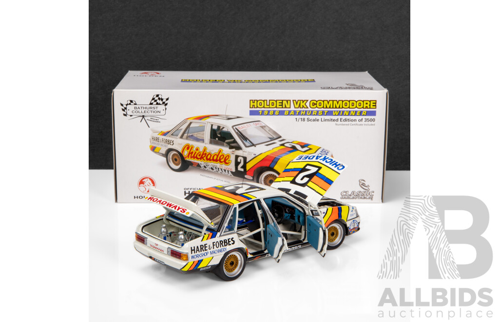 Classic Carlectables 1986 Holden VK Commodore Bathurst Winner Chickadee #2 Bailey / Grice 1:18 Scale Model Car