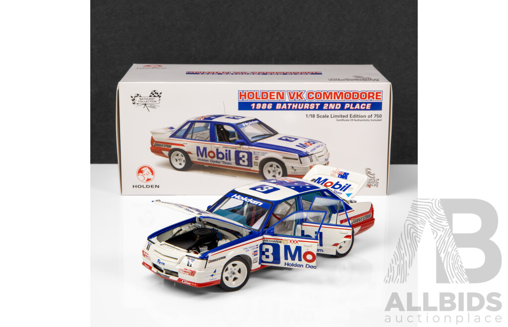 Classic Carlectables 1986 Holden VK Commodore Bathurst 2nd Place HDT Mobil #3 Harvey 1:18 Scale Model Car