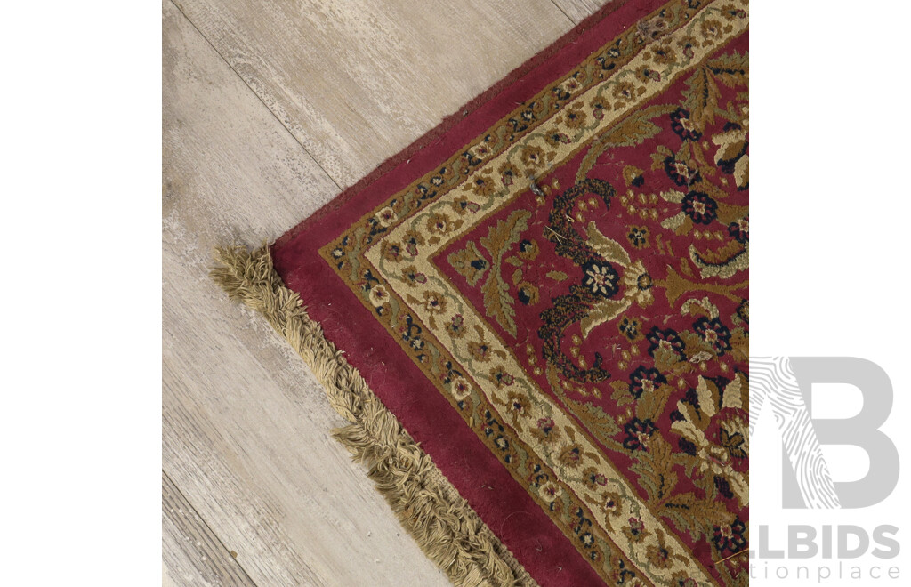 Machine Made Persian Style Nain Carpet