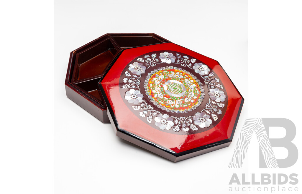 Vintage Korean Najeon Chilgi Octagonal Lacquer Box with Mother of Pearl Inlay