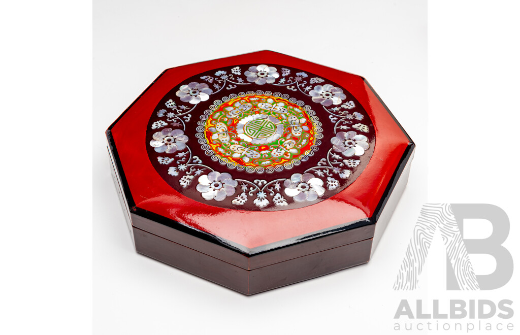 Vintage Korean Najeon Chilgi Octagonal Lacquer Box with Mother of Pearl Inlay