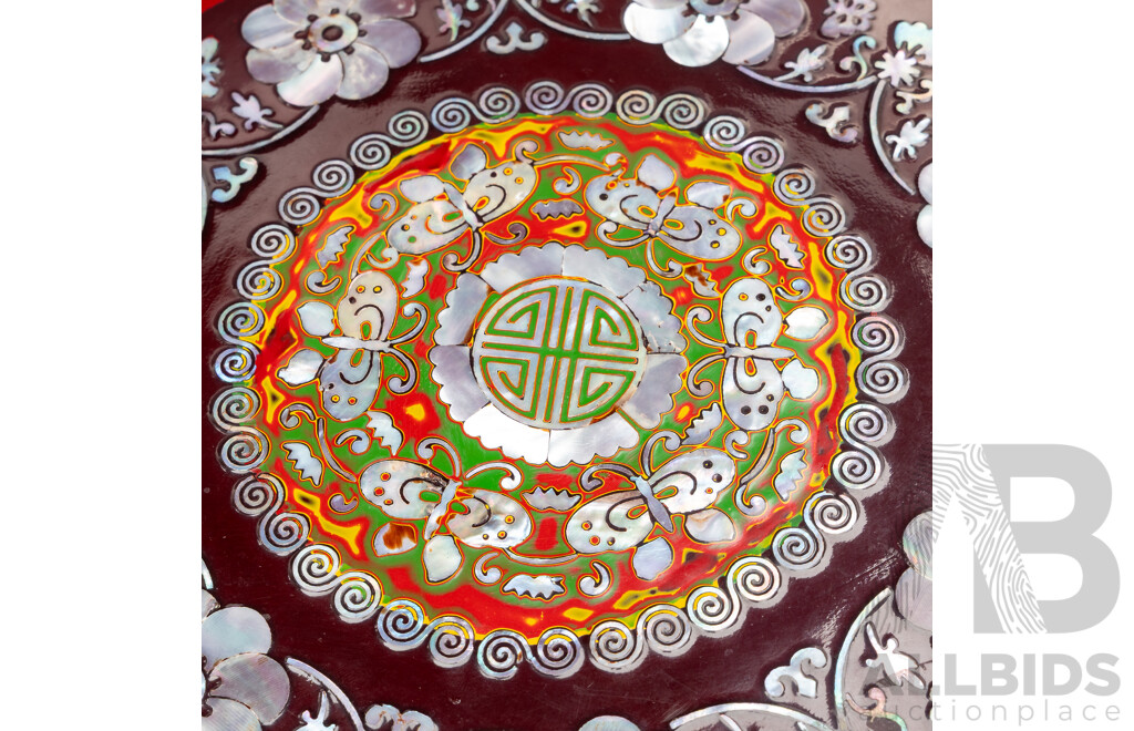 Vintage Korean Najeon Chilgi Octagonal Lacquer Box with Mother of Pearl Inlay