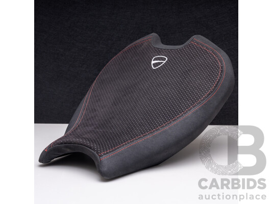 2022 to 2024 Streetfighter V2 Lowered Comfort Seat. Lowers the Seat Height by -20mm.