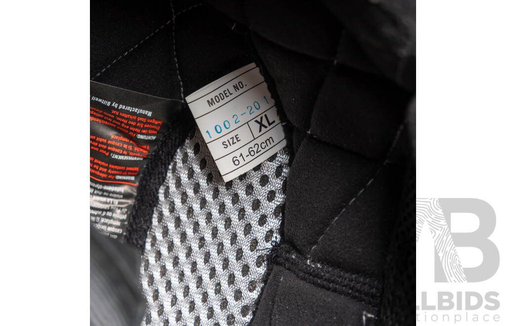 Biltwell Gringo Matte Black Road Bike Helmet with Chrome Bubble Shield + Shoei Bag