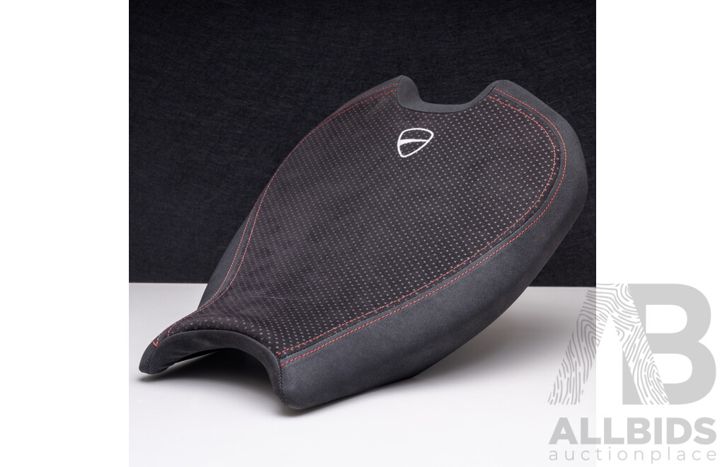2022 to 2024 Ducati Streetfighter V2 Lowered Comfort Seat. Lowers the Seat Height by -20mm.