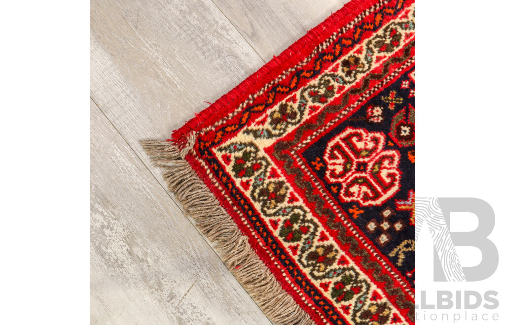 Hand Knotted Persian Sharaz Rug