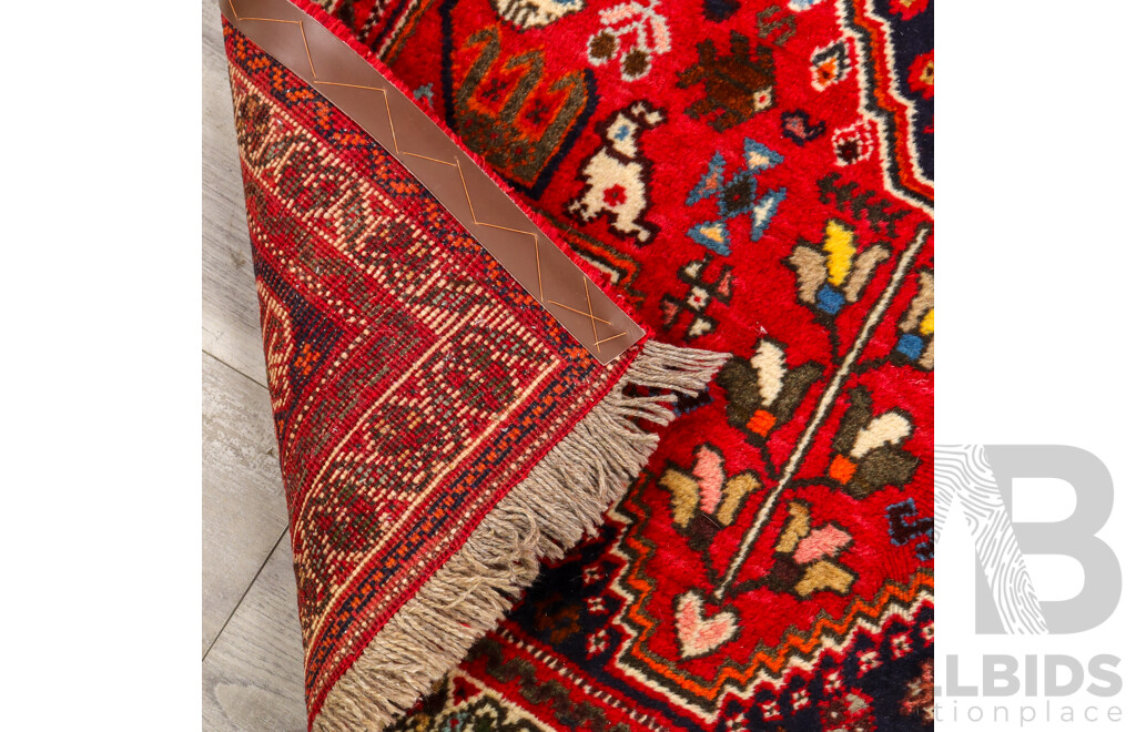 Hand Knotted Persian Sharaz Rug
