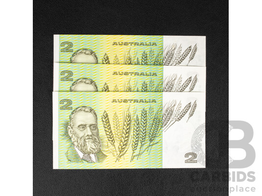 Three Australian 1983 UNC Two Dollar Notes, Johnston/Stone R88, Consecutive KNH 616831 - KNH 616833