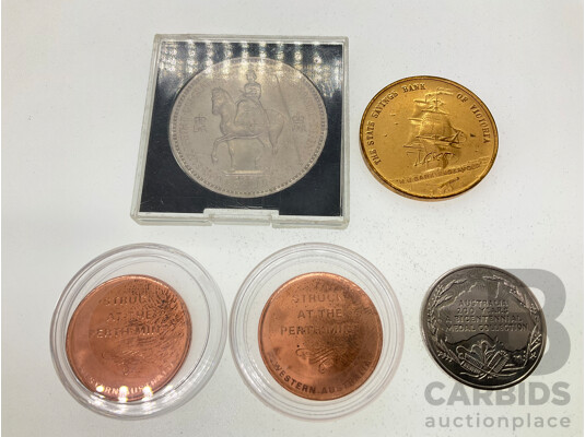 United Kingdom 1977 UNC Five Shillings Coin, Jubilee, Two Medallions 1970 Captain Cook and 1988 Captain Cook, Two Perth Mint Coins