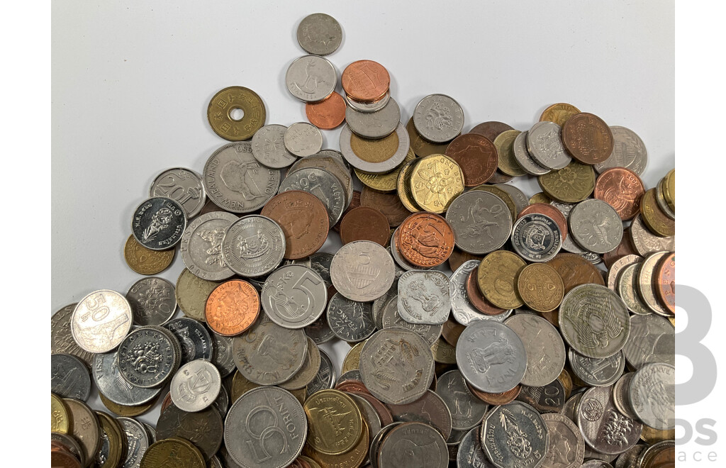 Collection of International Coins Including Thailand, Slovenia, Euro, Netherlands, Romania, New Zealand, India and More - Approximately 2.1 Kilograms