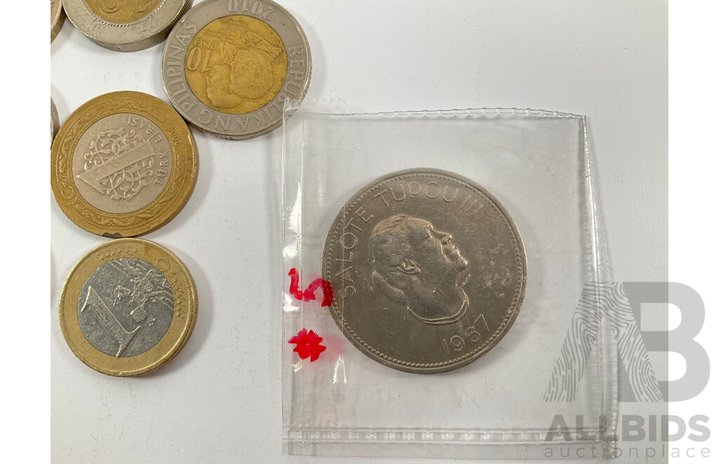 Collection of Great Britain One and Two Pound Coins with Twenty Six Bimetallic Coins Including Euro, Italy, Singapore, Thailand