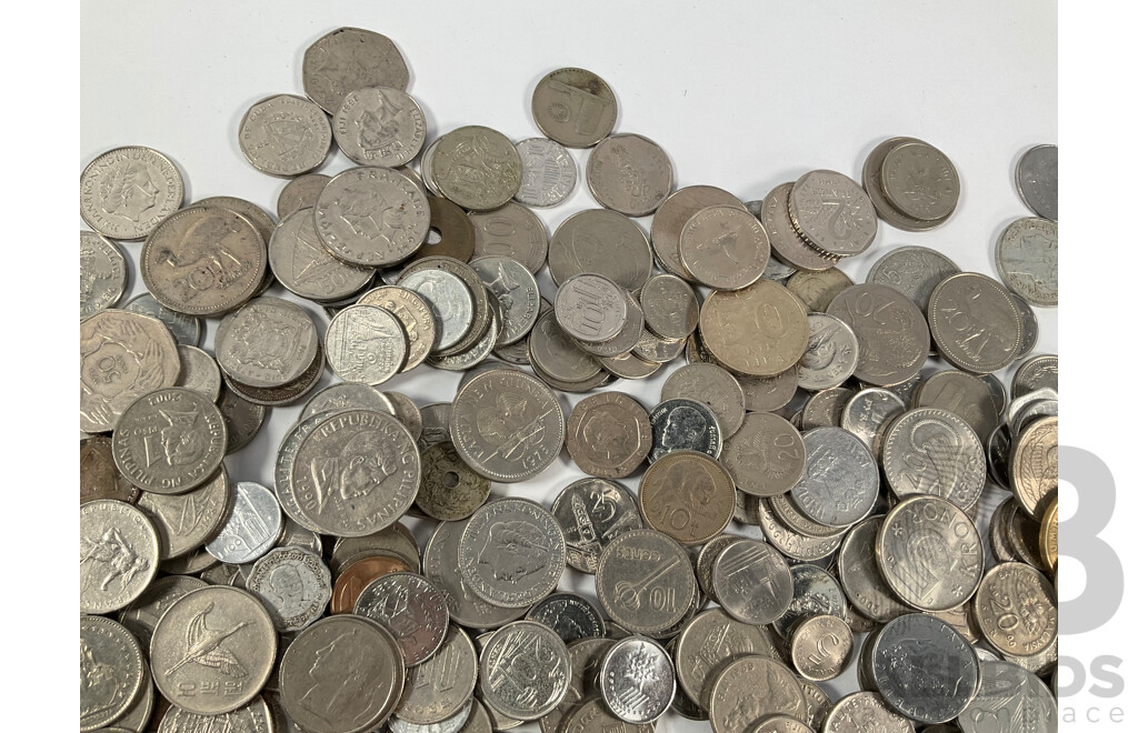 Collection of International Coins Including USA, France, PNG, Hong Kong, New Zealand, Fiji, Argentina, Malaysia and More - Approximately 2.6 Kilograms
