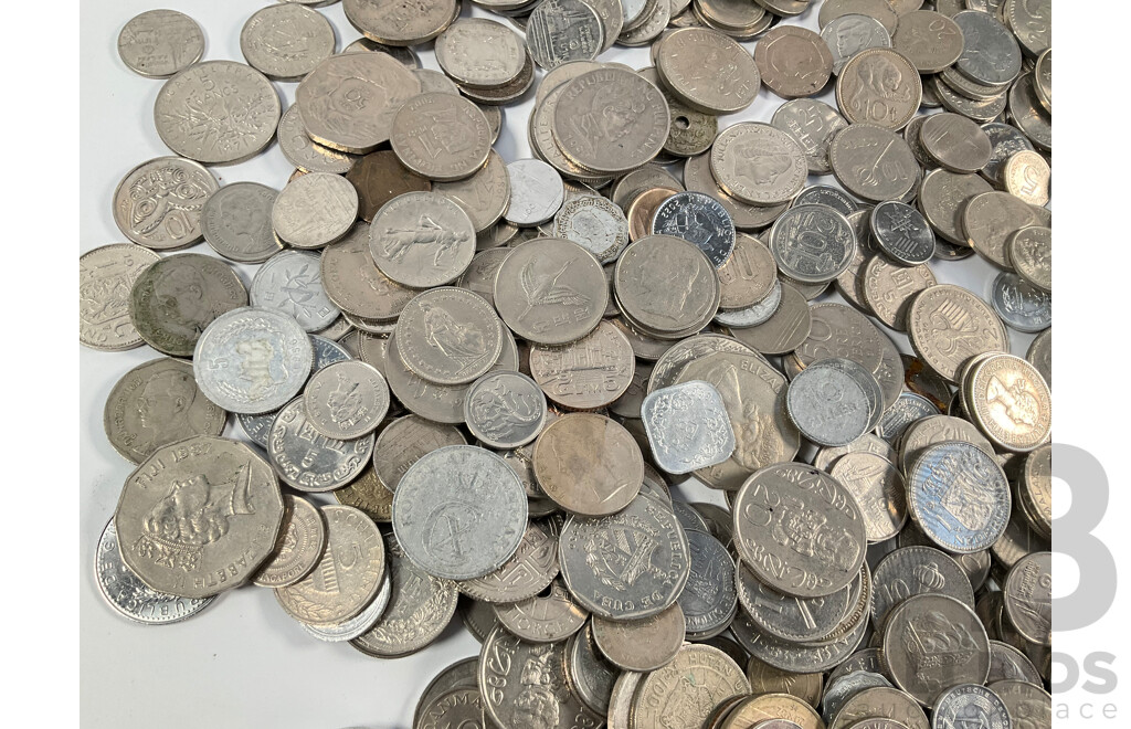 Collection of International Coins Including USA, France, PNG, Hong Kong, New Zealand, Fiji, Argentina, Malaysia and More - Approximately 2.6 Kilograms