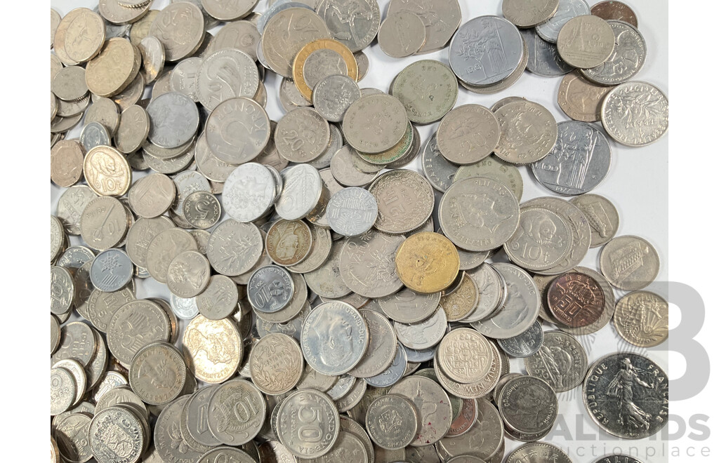 Collection of International Coins Including USA, France, PNG, Hong Kong, New Zealand, Fiji, Argentina, Malaysia and More - Approximately 2.6 Kilograms