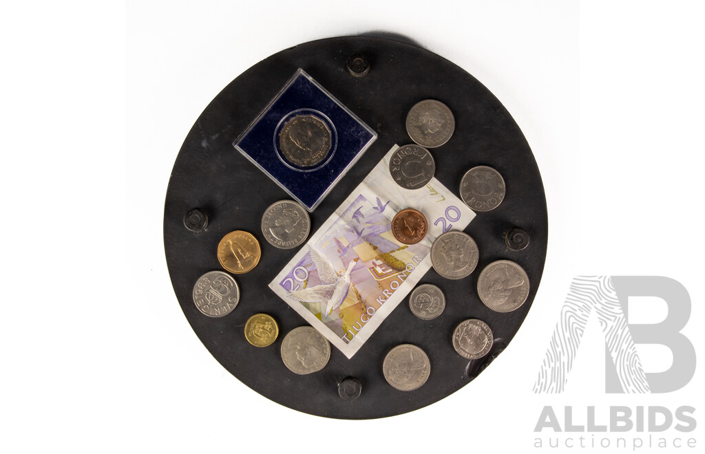 Collection of Vintage International Currency Including Brazil 1927 Four Hundred Reis, Rhodesia 1964 2'6, Fiji 1980 Fifty Cent, Tenth Anniversary of Independence, New Zealand UNC Set with Mother of Pearl Surround and More