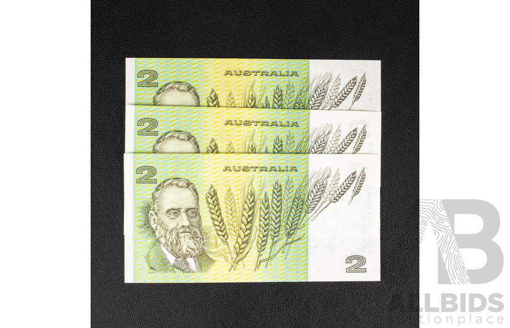 Three Australian 1983 UNC Two Dollar Notes, Johnston/Stone R88, Consecutive KNH 616831 - KNH 616833
