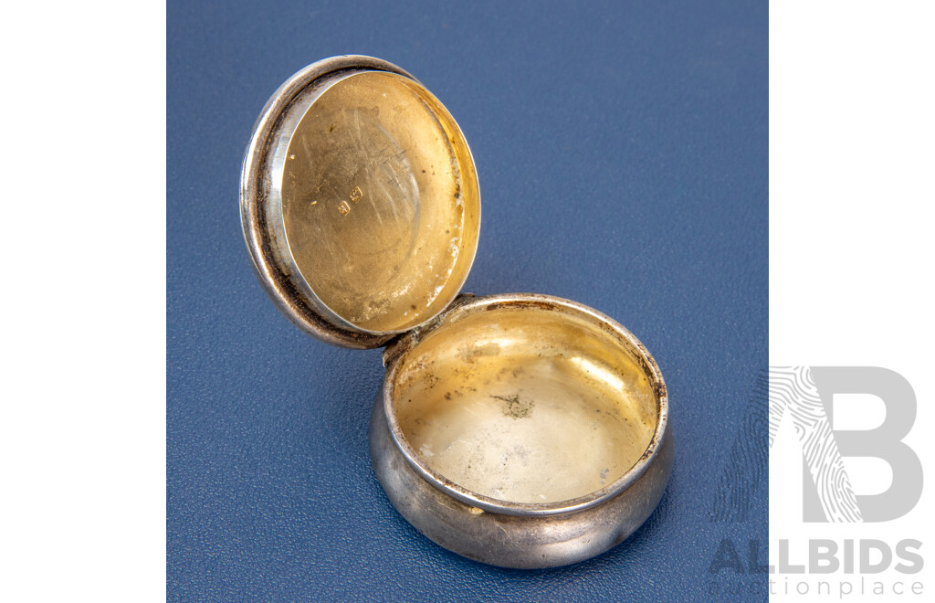 World War One Sterling Silver Pill Box Belonging to Second Lieutenant Sandy Morris, Inscribed Bella Sullivan