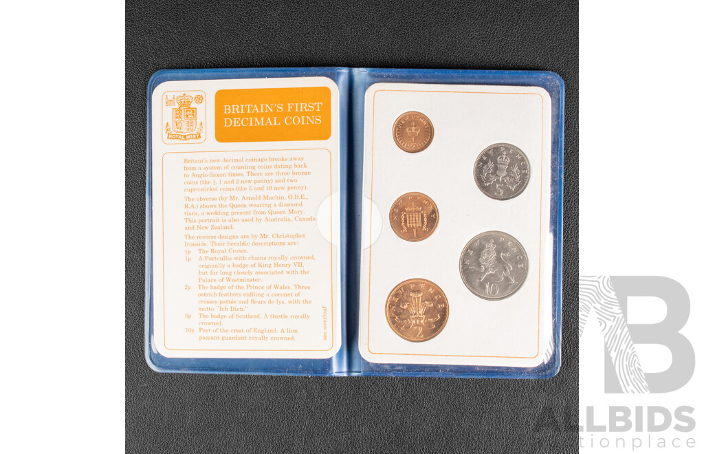 Two Britain's Fist Decimal Coin Sets, 1982/83 Twenty Pence Set, Two 1977 UNC QE2 Jubilee Crowns, 1999 Five Pound, Queen Mothers 90th Birthday