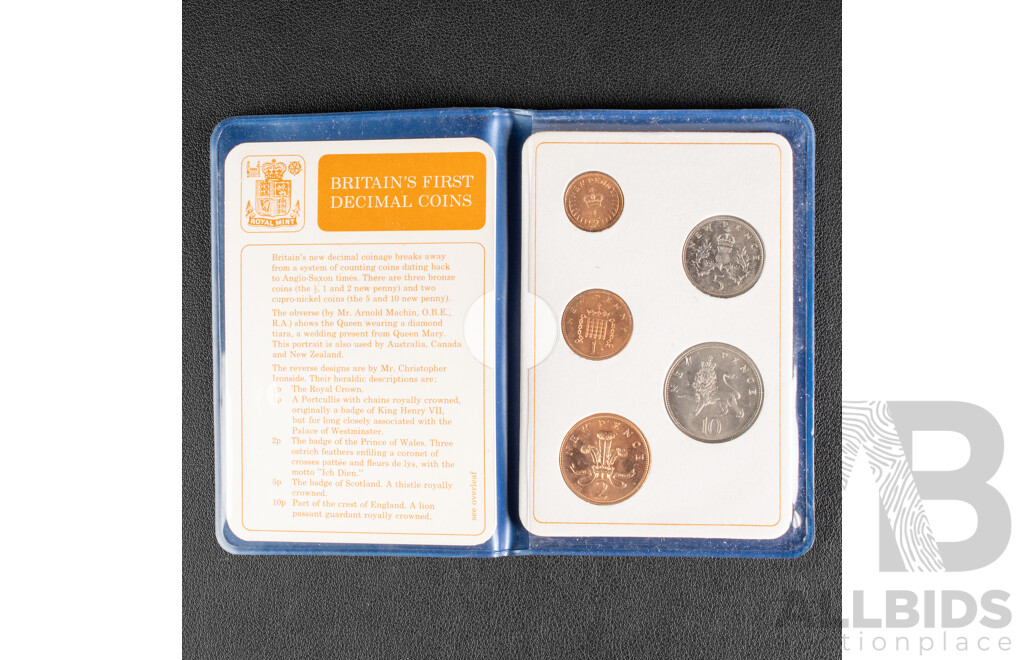 Two Britain's Fist Decimal Coin Sets, 1982/83 Twenty Pence Set, Two 1977 UNC QE2 Jubilee Crowns, 1999 Five Pound, Queen Mothers 90th Birthday