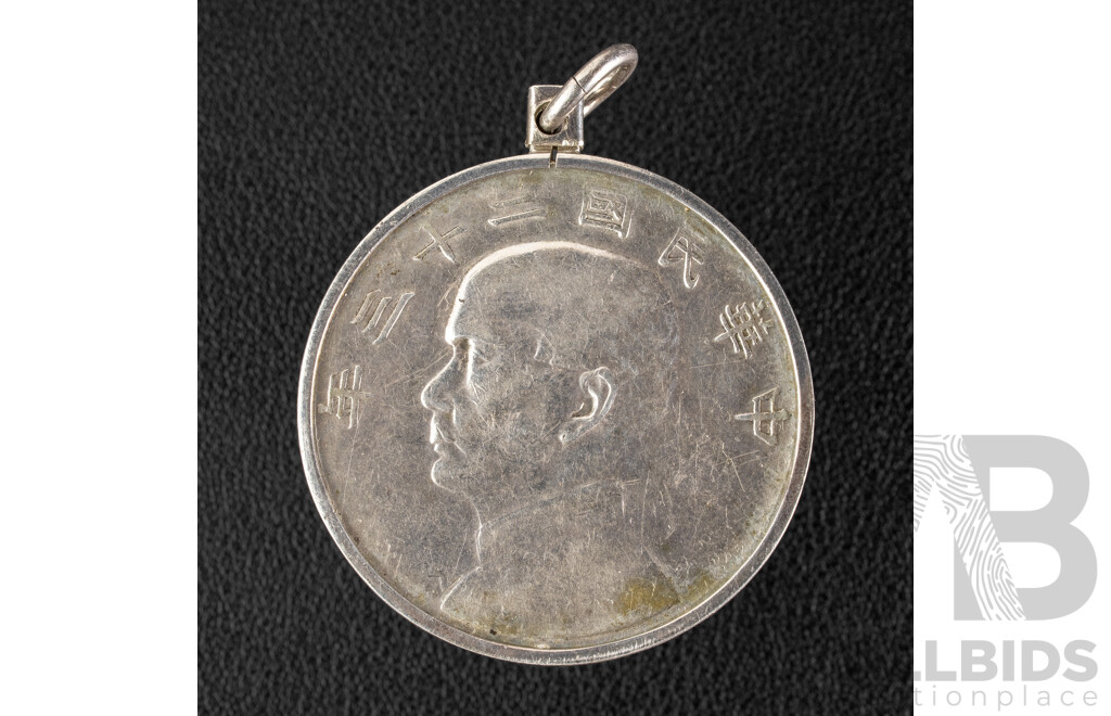 China Republic 1934 Sun Yat Sen One Yuan Coin Mounted in Silver Pendant Ring .880