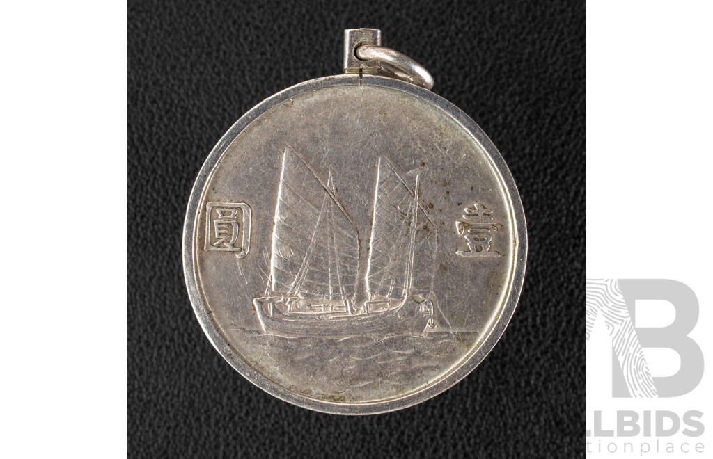 China Republic 1934 Sun Yat Sen One Yuan Coin Mounted in Silver Pendant Ring .880