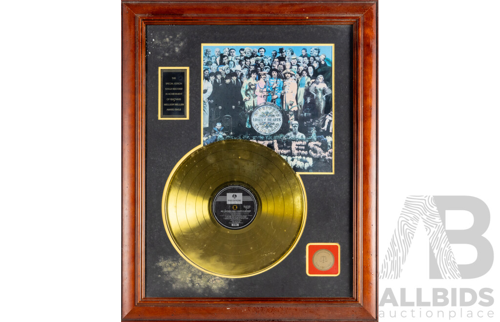 Framed the Beatles Sgt Pepper's Lonely Hearts Club Band Commemorative Gold Record, 71 x 56 cm (frame)