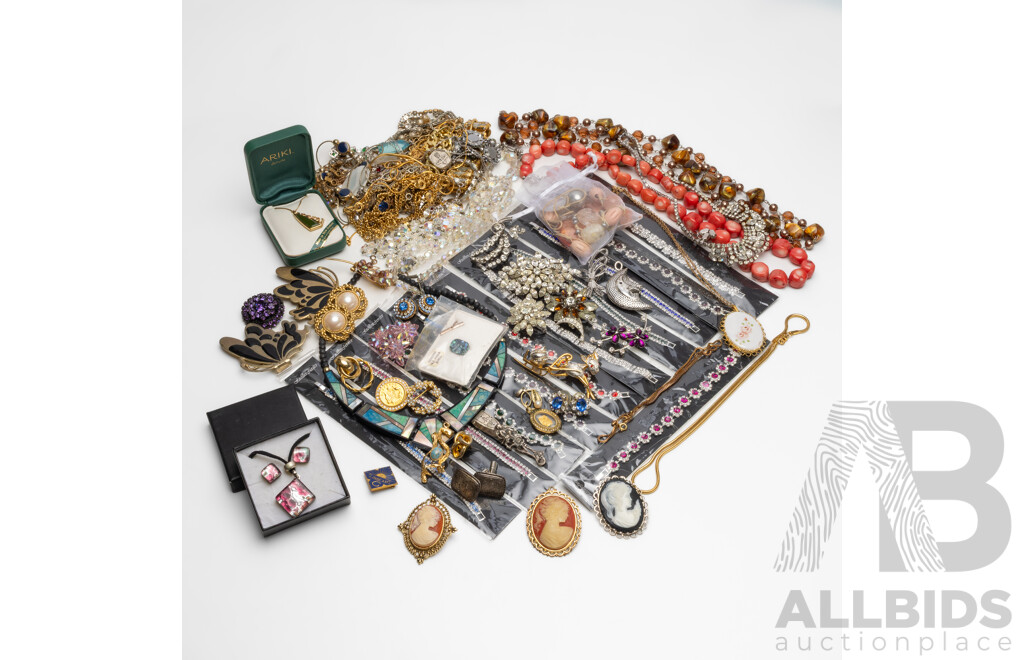 Collection of Costume Jewellery. Necklaces, Brooches, Earrings, Bracelets, Pendants