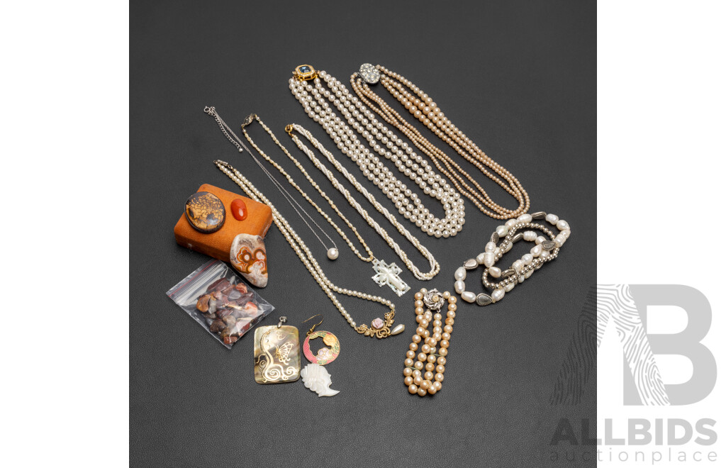 Collection of Baroque Freshwater, Faux Pearl Jewellery and a Rock and Mineral Collection