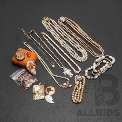 Collection of Baroque Freshwater, Faux Pearl Jewellery and a Rock and Mineral Collection