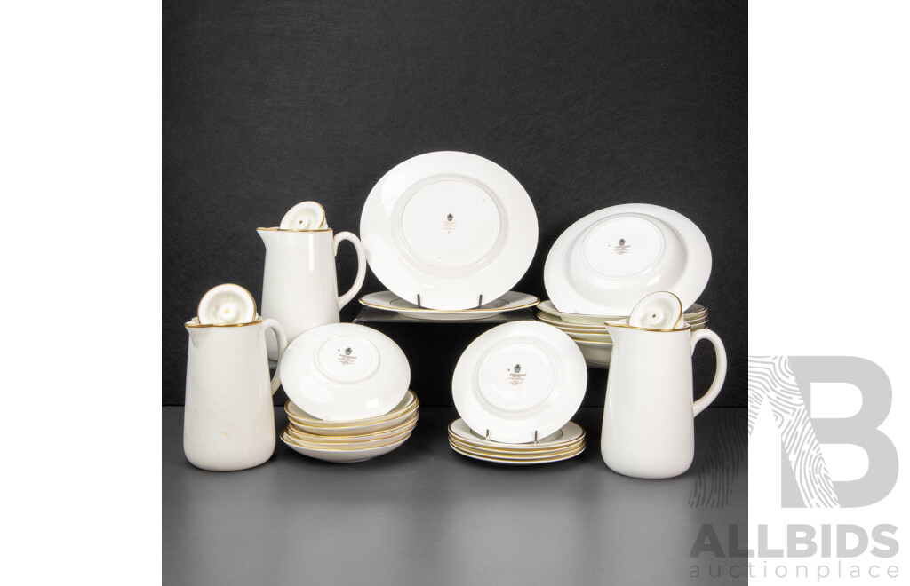 Wedgwood Bone China Eighteen-Piece ‘California’ Plate and Bowl Set with Three Matching Wedgwood Metallised Lidded Jugs